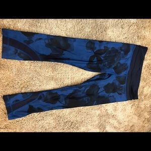 Lululemon inspire crops size 4